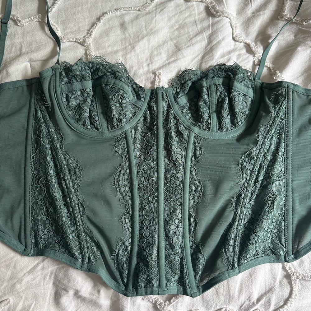 Elegant Lace Bustier in Green